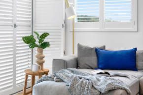 Central Location Stylish 3 Bed with Pool - Sunshine Central